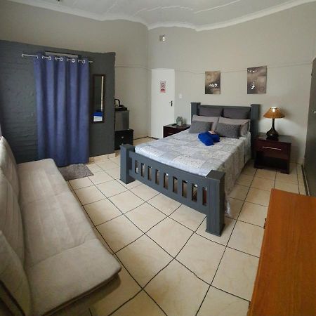 Sleepover @194 Bed & Breakfast Rustenburg Exterior foto